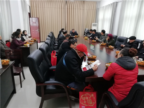 临泉县老年大学召开全体教师总结会